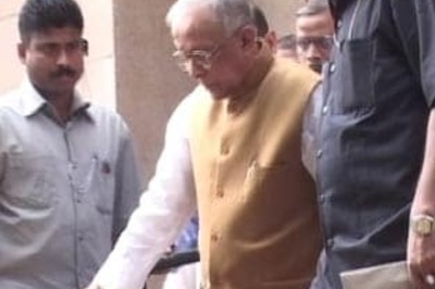 Jyoti Basu's health deteriorates, BP fluctuating