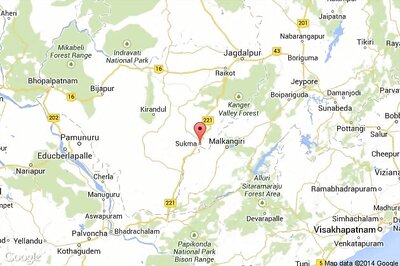 Looking at civil contractors' reluctance, CRPF volunteers to build road in Maoist hotbed