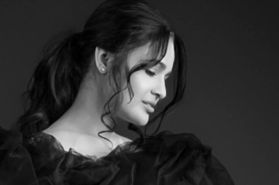 Mom-To-Be Yuvika Chaudhary Flaunts Her Baby Bump In A Black-Hued Ruffled Gown