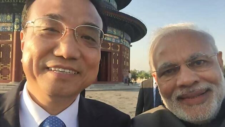 Narendra Modi clicks selfie with Chinese PM Li