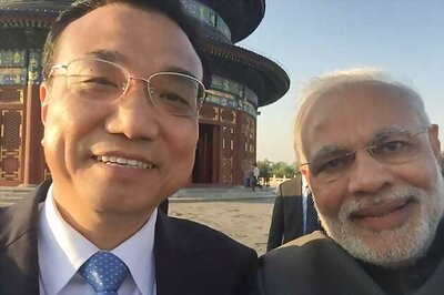 Narendra Modi clicks selfie with Chinese PM Li