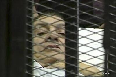 Mubarak fears jail doctors want him dead: Lawyer