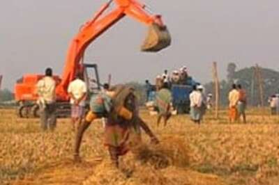 Tata Motors signs Singur land agreement