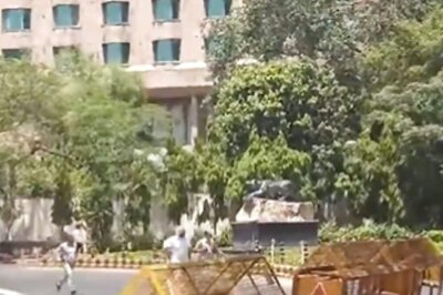 Stuck In Traffic, Punjab BJP Leader Ravneet Singh Bittu Runs Towards PM Modi's Residence | Watch