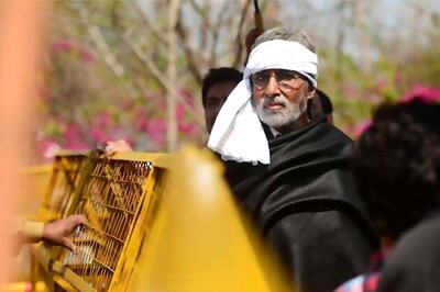 Not judging Anna Hazare's movement in 'Satyagraha': Prakash Jha