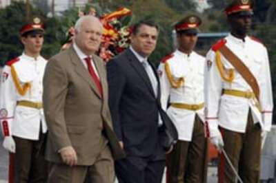 Spanish minister visits Cuba, breaks ice