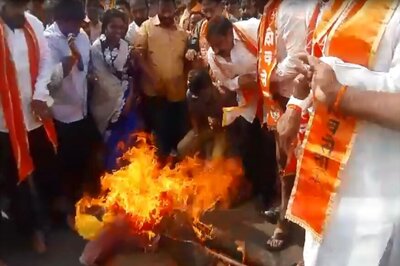 As Border Dispute Flares up, Sena Activists Burn BSY's Effigy, Stop Screening of Kannada Film in Kolhapur