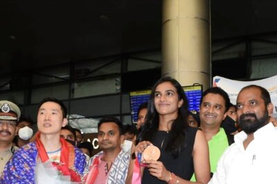 PV Sindhu, Double Olympic Medallist, Arrives in Hyderabad to Rousing Welcome