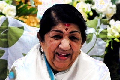 Lata Mangeshkar's Ashes Immersed in the Ganga at Varanasi by Sister Usha Mangeshkar