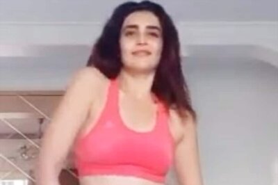 Karishma Tanna Moonwalks to Drake's Rhythm, See Video