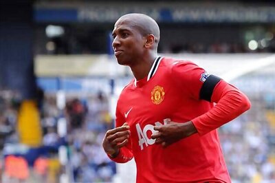 United midfielder Young out with shoulder injury