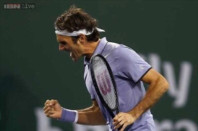 Federer steers Swiss to Davis Cup semis, Italy edge Britain
