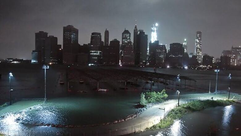 Superstorm Sandy plunges NYC into darkness