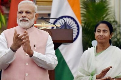 As Cyclone 'Bulbul' Makes Landfall, PM Modi Assures Mamata Banerjee of 'All Possible Assistance'