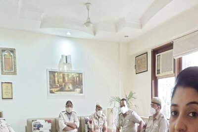 Congress Leader Alka Lamba Under House Arrest by Delhi Police?