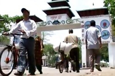 400 Indian workers flee Nepal