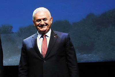 Turkey PM Binali Yildirim Calls on Opposition to Respect Referendum