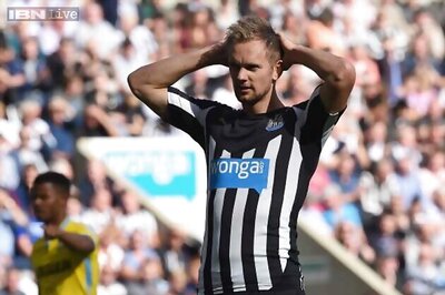 Newcastle's Siem de Jong has surgery for collapsed lung