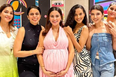 Mom-to-be Shraddha Arya Enjoys Time With Friends, Shares Adorable Pregnancy Moments