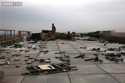 Wary Iraq forces tighten noose on Islamic State in Tikrit