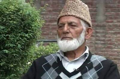 Geelani rejects talks offer, Mirwaiz silent