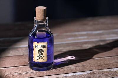 US Woman Pleads Guilty to Poisoning Husband by Giving Him Eye Drop-laced Drinks for 3 Days