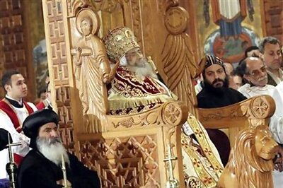 Christians gather to bid farewell to Egypt's Pope