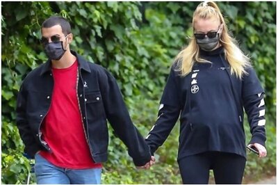 Pregnant Sophie Turner Lounges At Park With Joe Jonas And His Family; See Pics