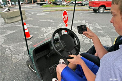 Teens learn dangers of texting while driving