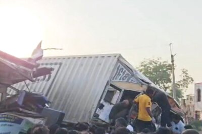 Seven Dead, 13 Injured in Bus-Truck Collision on Mumbai-Nagpur Old Highway