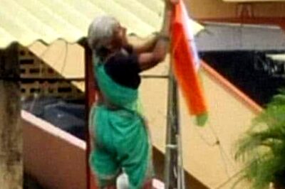 Independence Day 2022: Anand Mahindra Shares Photo of Elderly Couple Hoisting Tricolour