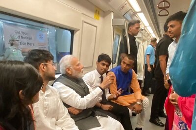 'Kaunsi Film Dekhi...Woh Reel Dekhi?' PM Chats With 'Young Friends' During His Delhi Metro Ride | WATCH