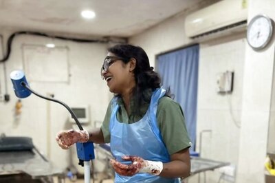 Gynecologist's Post-Delivery Picture With 'Blood-Soaked' Hands Has Internet's Attention