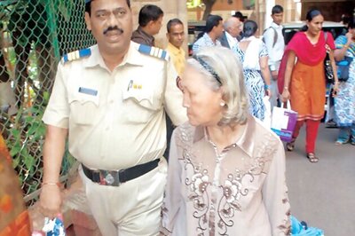 Mumbai: Woman cons Customs by posing as poor tourist