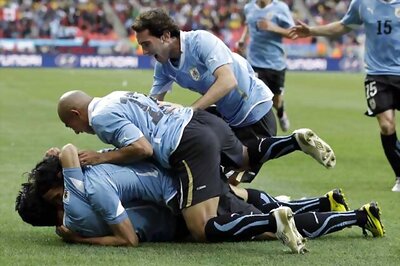Suarez powers Uruguay into quarters