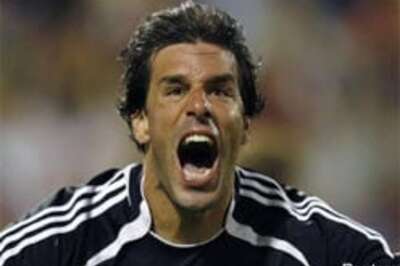 Real bounces back as Barca falters