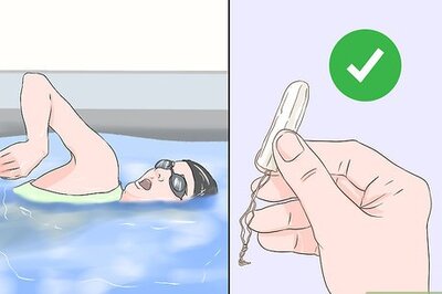 How to Choose Between Pads and Tampons As a Teen