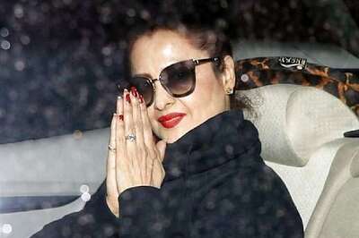 Rekha's Bungalow Sealed After Security Guard Tests Covid-19 Positive