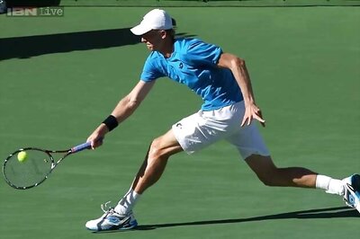 Federer, Djokovic advance as Murray, Wawrinka fall