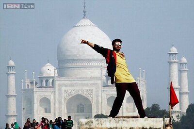 Snapshot: Bollywood smitten by the Taj! Arjun Kapoor shoots for 'Tevar' in front of Taj Mahal
