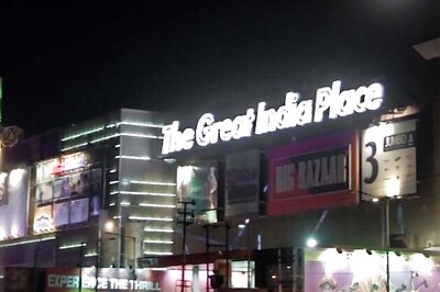 Firing outside GIP mall in Noida, two injured