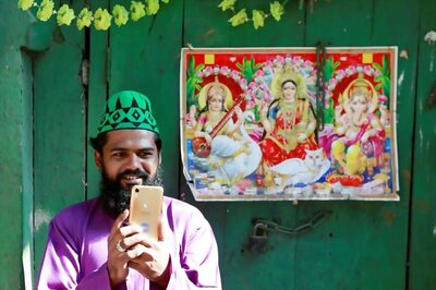 In a Show of Communal Solidarity, Muslims Help Perform Last Rites of Hindu Neighbour in Bulandshahr