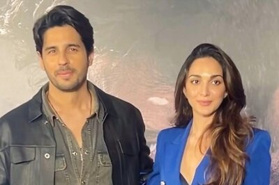 Kiara Advani, Sidharth Malhotra Dish Out Fashion Goals As They Walk Hand-in-Hand Post Dinner Date