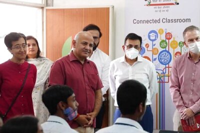 After Trending 'GujaratKeSchoolDekho', Sisodia Invites Gujarat CM to Visit Delhi Govt Schools