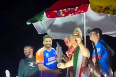 Rohit Sharma Sharing T20 World Cup Trophy with Ganapati Bappa on Ganesh Chaturthi: WATCH