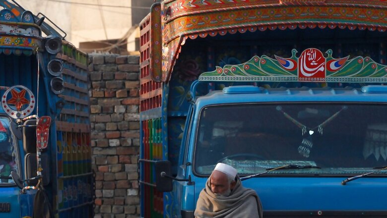 Afghanistan, Pakistan Agree on Free Movement of Cargo Trucks