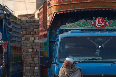 Afghanistan, Pakistan Agree on Free Movement of Cargo Trucks