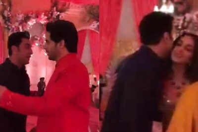 Ranbir Kapoor Hugs Sidharth Malhotra, Kiara Advani In Viral Clip, Asks 'Bahut Jaldi Aa Gaye Kya'; Watch
