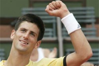 Djokovic powers into semi-finals