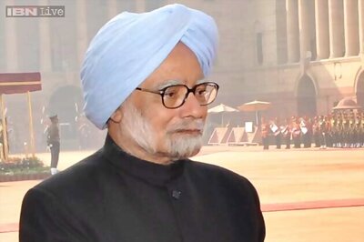 Manmohan Singh heads for Myanmar summit on regional ties
